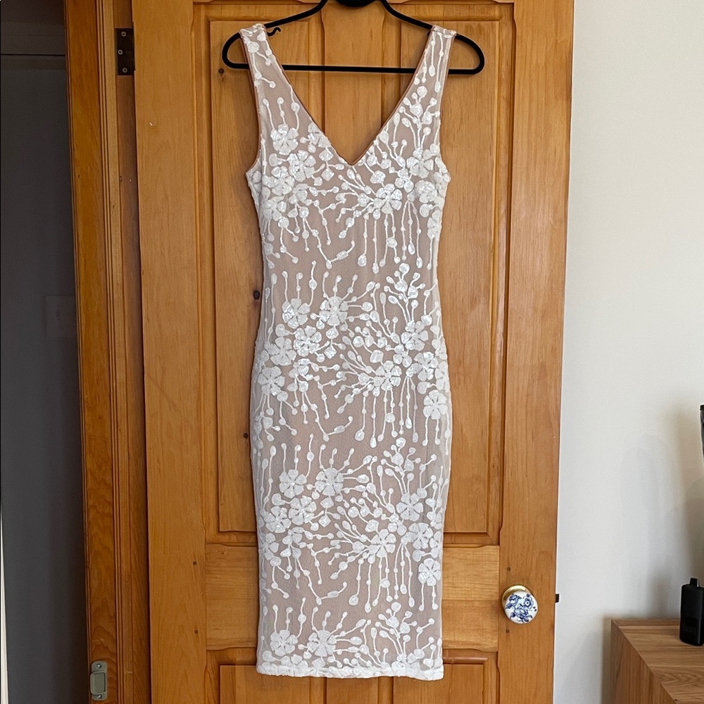 Size M   GORGEOUS Tan and White Laces and Glitter  Midi Dress